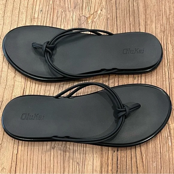 Women’s Olukai Aka, with Tags, Size 8, black, sleek thong sandal - Picture 5 of 8